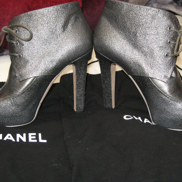 Chanel Boots  EUC with dustbag STUNNING Authentic - Picture 6 of 9